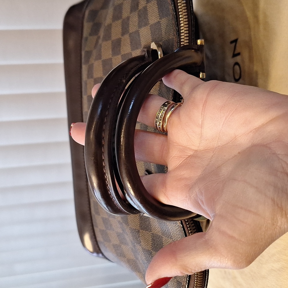 Louis Vuitton Alma - Picture 11 of 16